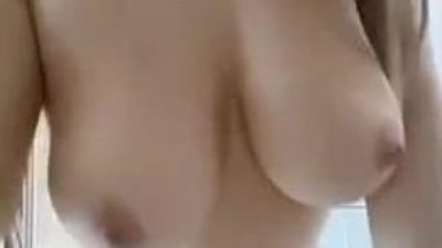 Em gái vú to thủ dâm cực đã